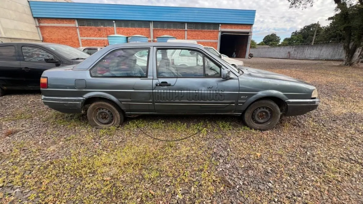 LOTE 006 - 02ª DATA | Um veículo VW/SANTANA GLS 2000, ano/mod 1991/1992