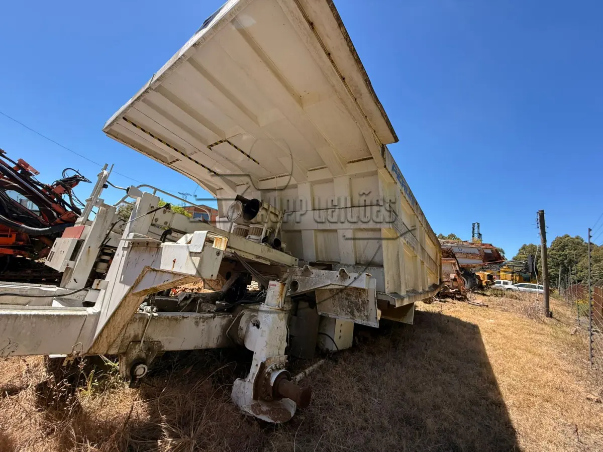 LOTE 035 - (Unidade de CANDIOTA/RS) Caçamba branca, Randon Perlini