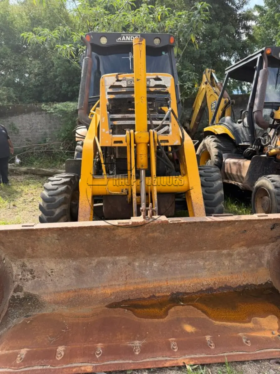 LOTE 008 - Uma RETROESCAVADEIRA RANDON RD 406, ano 2018, funcionando