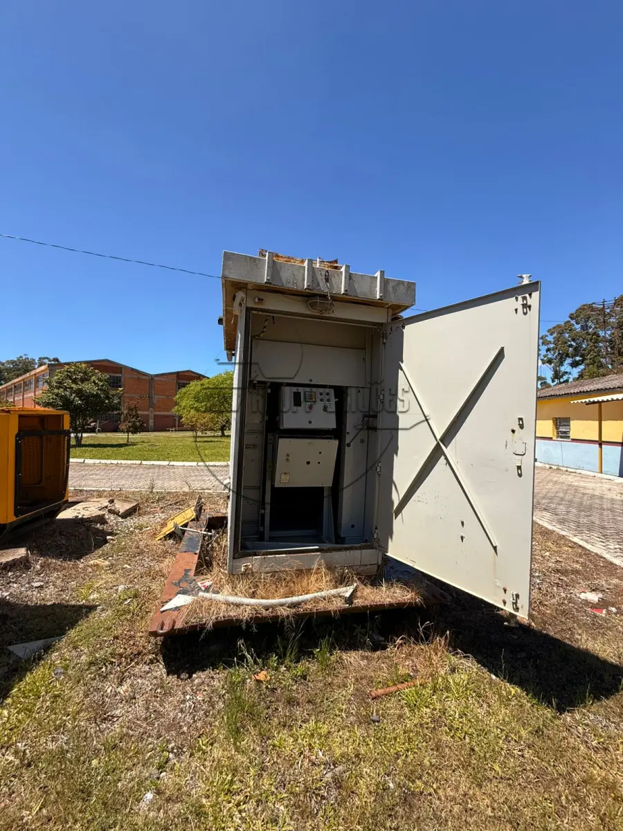 LOTE 038 - (Unidade de CANDIOTA/RS) Armários p/ disjuntores - gaiola p/ compressor - entre outras sucatas
