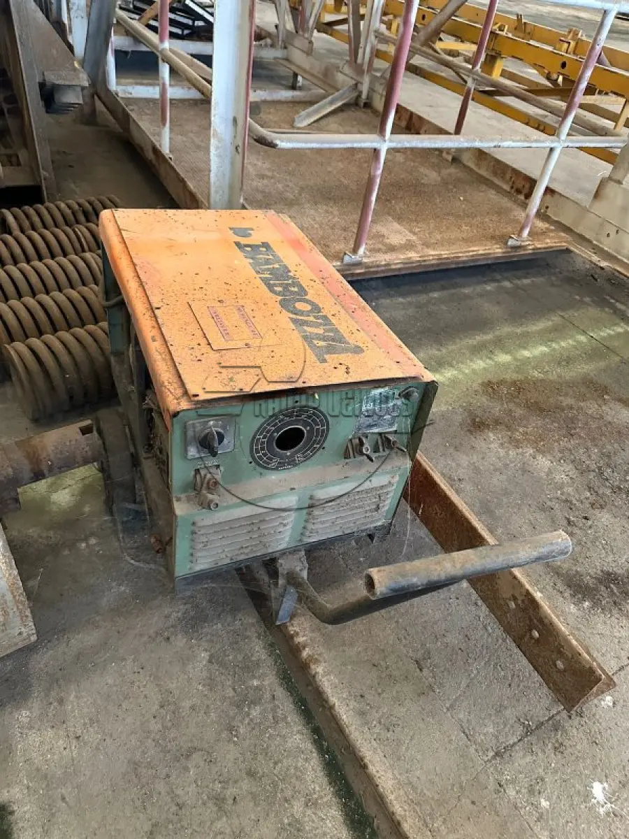 LOTE 062 - 02ª DATA | (Unidade de MINAS DO LEÃO P2) Máquina p/ perfuração - macaco hidráulico - compressor de ar - máquina de solda | Apregoado apenas caso o LOTE 053 NÃO SEJA VENDIDO