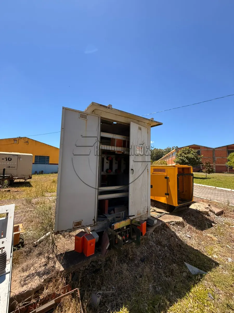 LOTE 038 - (Unidade de CANDIOTA/RS) Armários p/ disjuntores - gaiola p/ compressor - entre outras sucatas