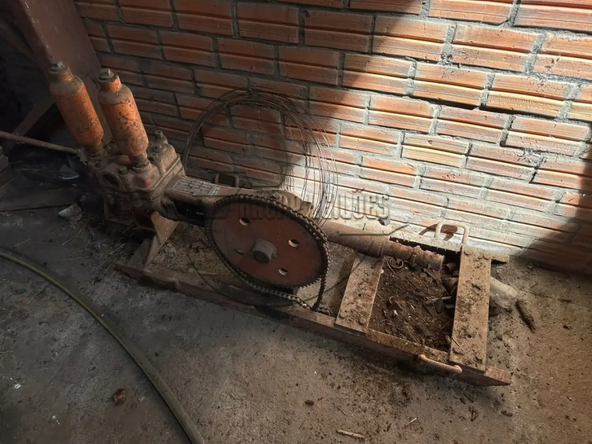 LOTE 002 - (Unidade de IRUÍ/RS) Torno - moto bomba - bubinas - macaco hidráulico | Apregoado apenas caso o LOTE 001 NÃO SEJA VENDIDO