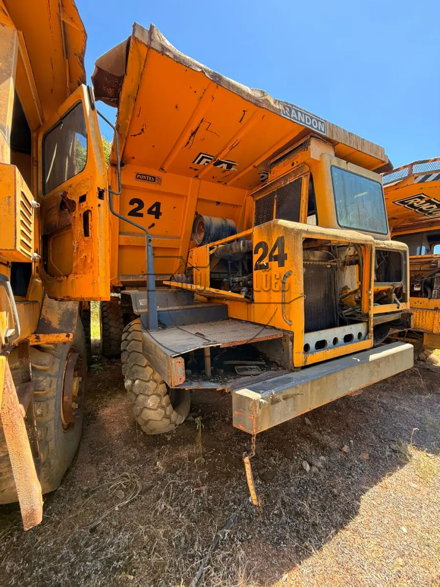 LOTE 020 - (Unidade de CANDIOTA/RS) Caminhão fora de estrada Randon, mod. RK 430M 4X2, ano 2006