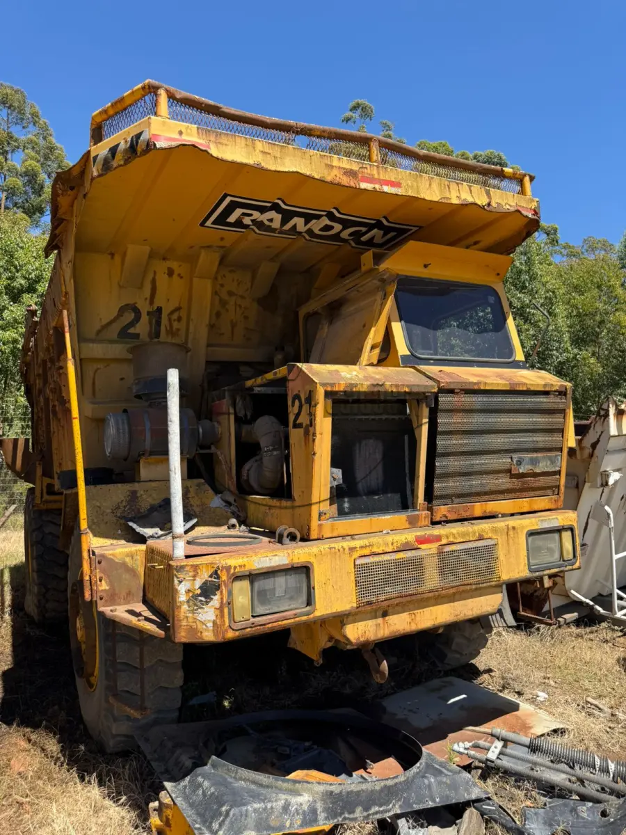 LOTE 014 - (Unidade de CANDIOTA/RS) Caminhão fora de estrada Randon mod. RK 430 4x2, ano 2000