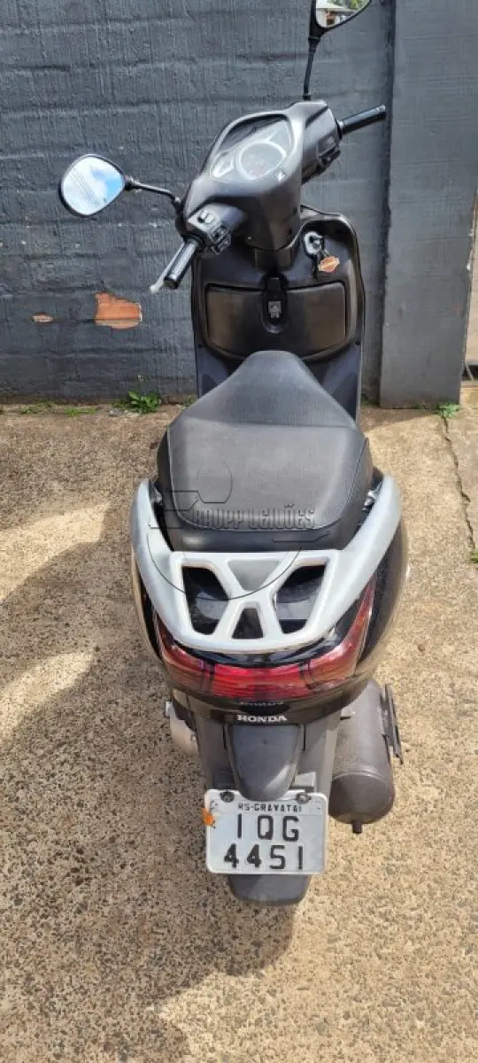 LOTE 010 - Uma motocicleta HONDA/LEAD 110, ano/mod 2009/2010