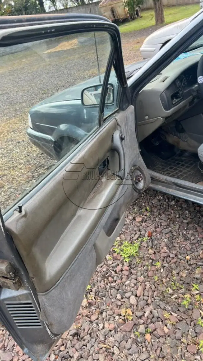 LOTE 006 - 02ª DATA | Um veículo VW/SANTANA GLS 2000, ano/mod 1991/1992