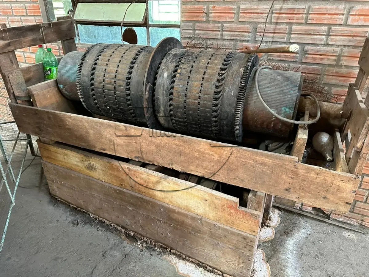 LOTE 002 - (Unidade de IRUÍ/RS) Torno - moto bomba - bubinas - macaco hidráulico | Apregoado apenas caso o LOTE 001 NÃO SEJA VENDIDO