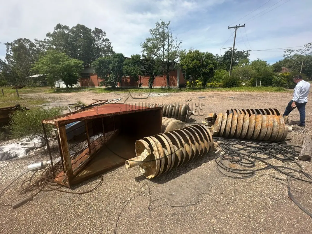 LOTE 048 - (Unidade de MINAS DO LEÃO P1) Plaina - sucatas - rolo compactador - tanque | Apregoado apenas caso o LOTE 045 NÃO SEJA VENDIDO