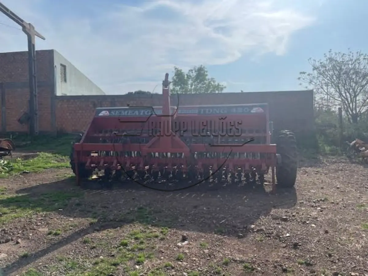 LOTE 001 - Plantadeira marca Semeato, modelo TDNG 420