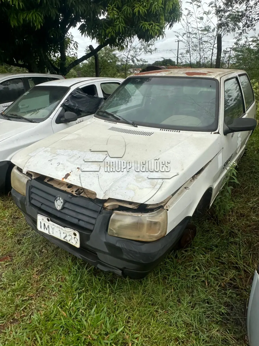 LOTE 013 - Veículo tipo automóvel, marca Fiat, modelo Uno Mille, ano de fabricação 2006