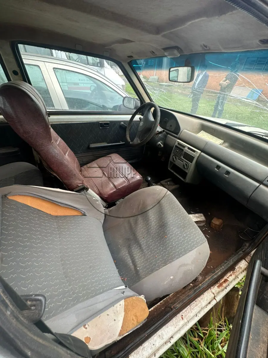LOTE 013 - Veículo tipo automóvel, marca Fiat, modelo Uno Mille, ano de fabricação 2006