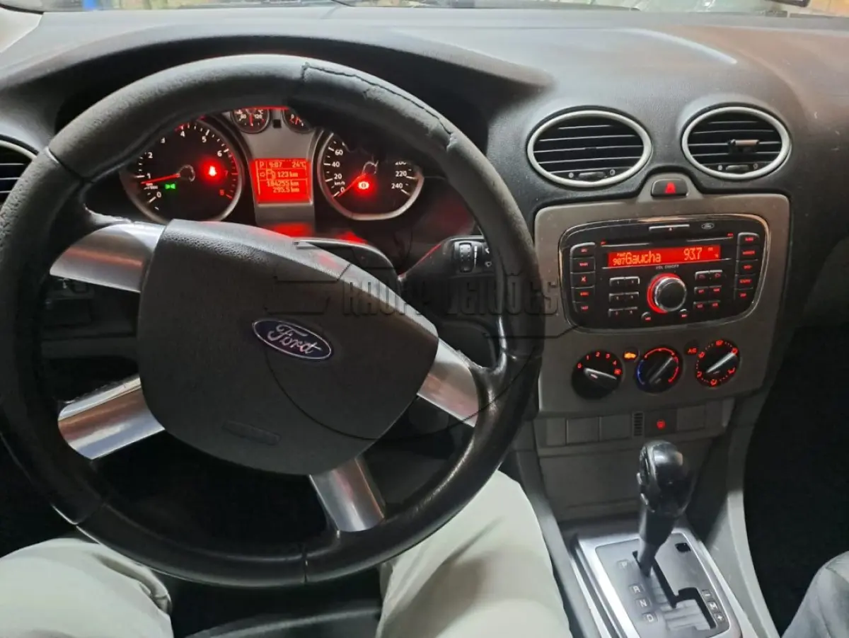 LOTE 004 - Um veículo I/FORD FOCUS 2L FC FLEX, ano/mod 2010/2010