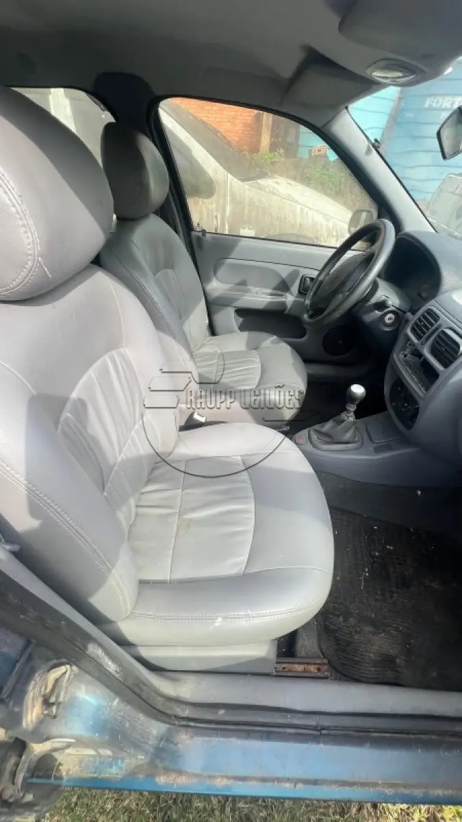 LOTE 008 - Um veículo marca RENAULT/CLIO RL 1.0,  ano/mod 1999/2000