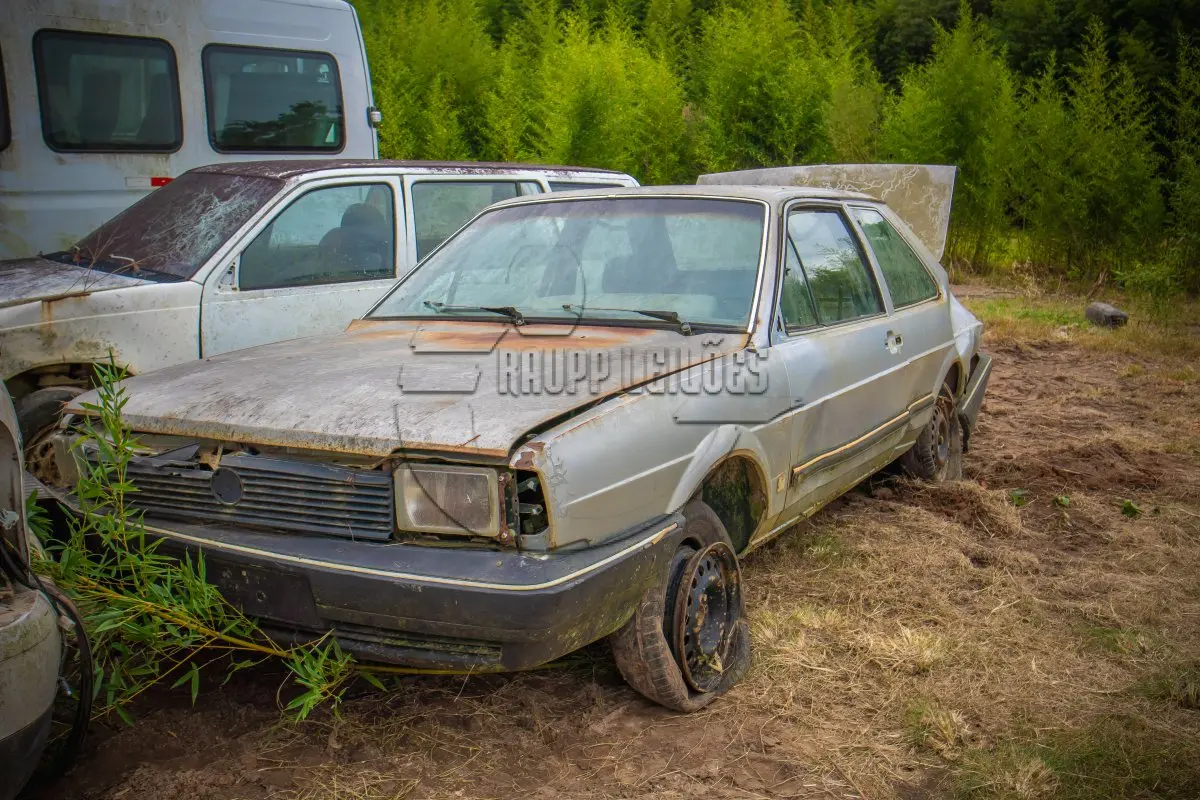 LOTE 013 - Veículo Volkswagen SANTANA CL, ano/mod 1988/1988