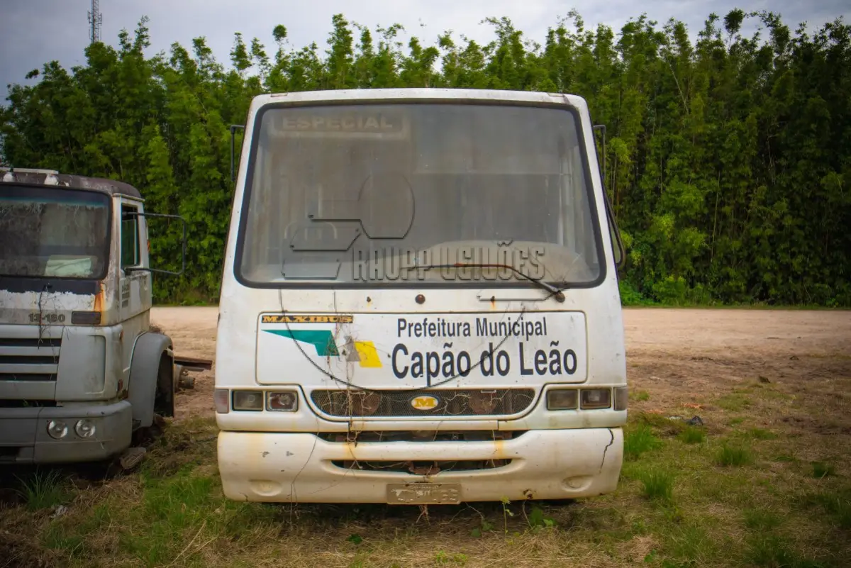 LOTE 020 - Ônibus escolar - sucata