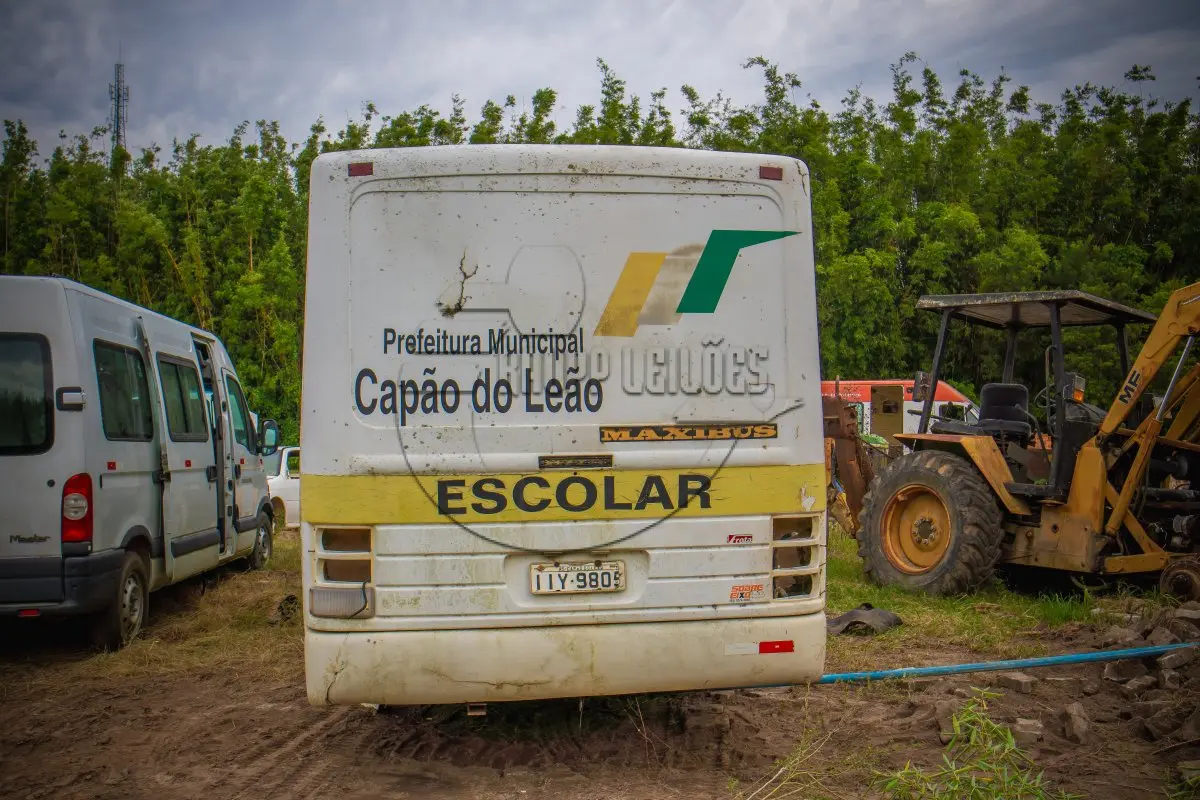 LOTE 012 - Micro-ônibus AGRALE MAXIBUS MCO75, ano/mod 1999/1999