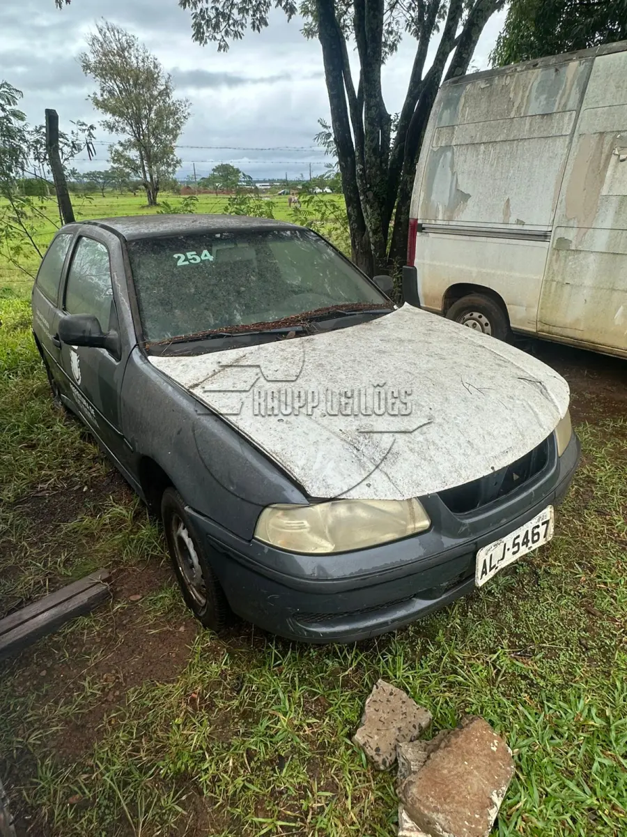 LOTE 016 - Veículo tipo automóvel, marca VW, modelo Gol 10, ano/modelo de fabricação 2003/2004, placas ALJ5467