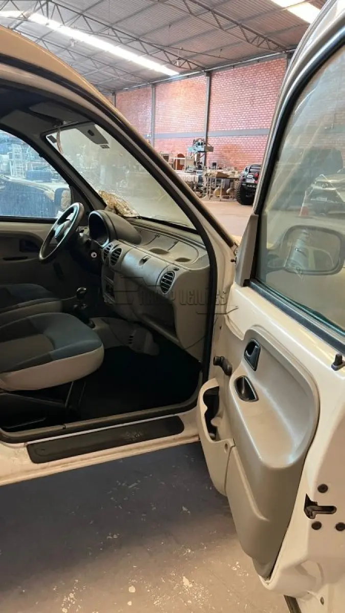 LOTE 001 - 02ª DATA | Um veículo I/RENAULT KGOO EXPRESS16, ano/mod 2012/2013