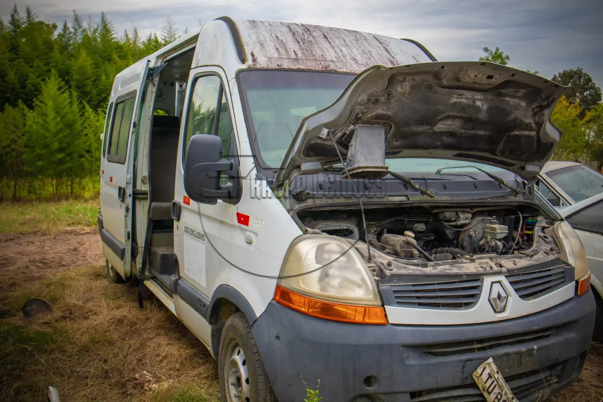 LOTE 011 - Veículo RENAULT MASTER EUROLAF P, ano/ mod 2012/2013