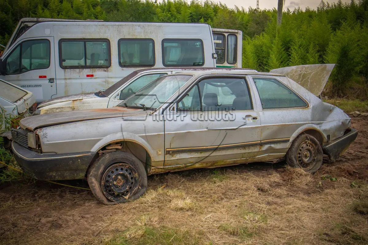 LOTE 013 - Veículo Volkswagen SANTANA CL, ano/mod 1988/1988