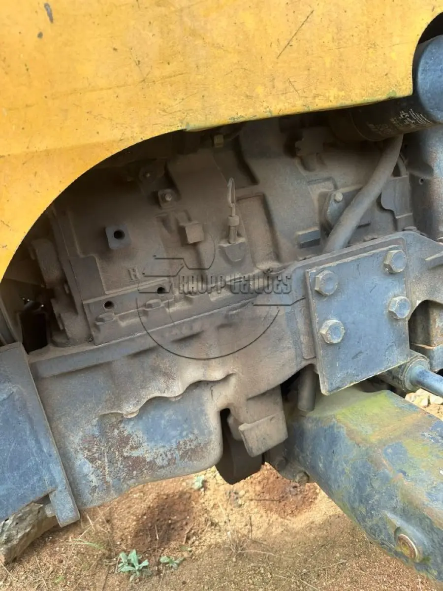 LOTE 001 - Trator agrícola de rodas, marca Valmet, ano 2002, modelo M.A./VALMET