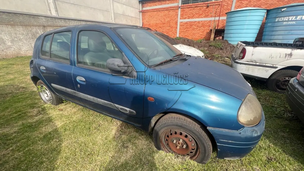 Um veículo marca RENAULT/CLIO RL 1.0, ano/mod 1999/2000