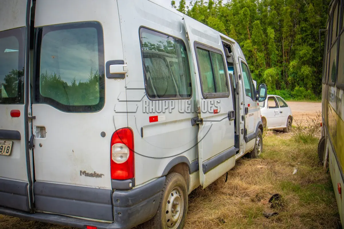 LOTE 011 - Veículo RENAULT MASTER EUROLAF P, ano/ mod 2012/2013