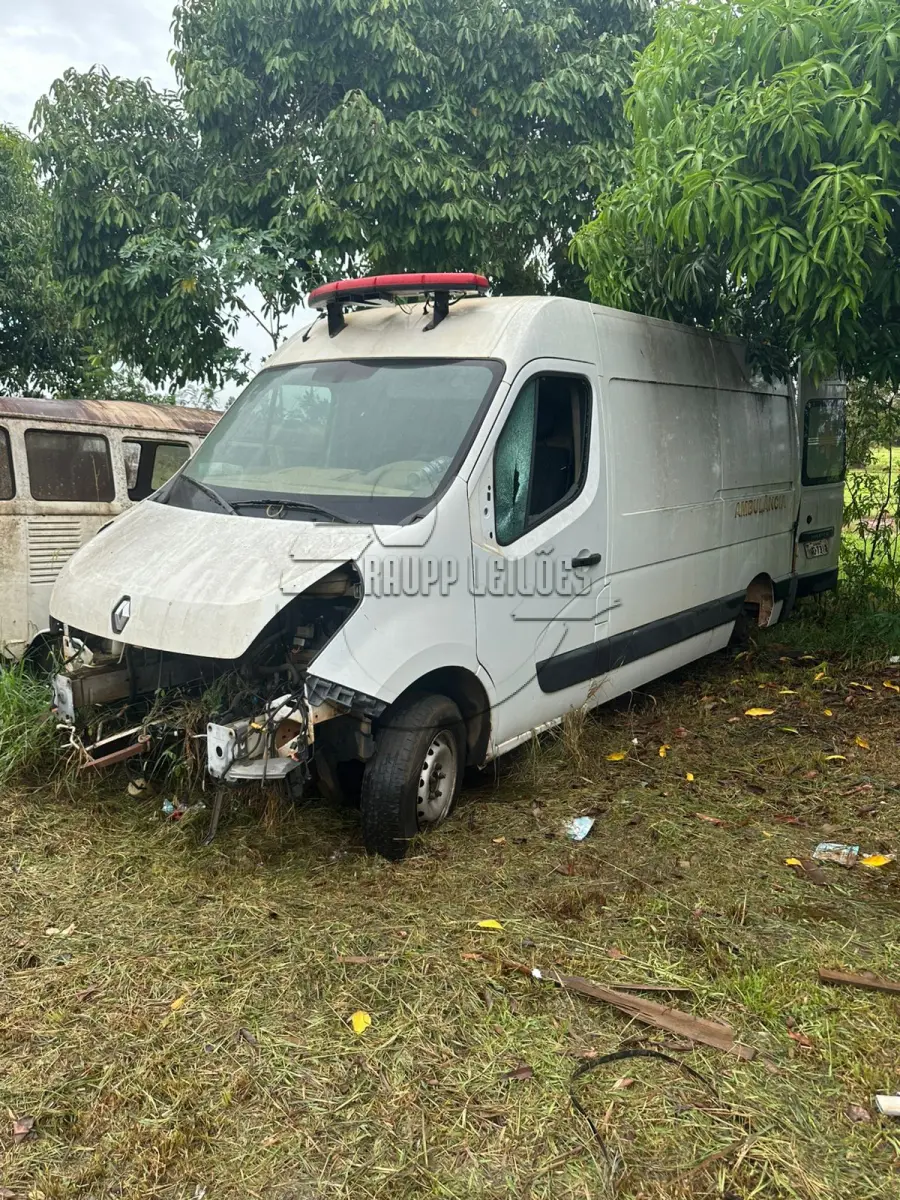 LOTE 019 - Veículo tipo Ambulância, marca Renault, modelo Master Marimar, ano de fabricação 2014, placas IWD 7312
