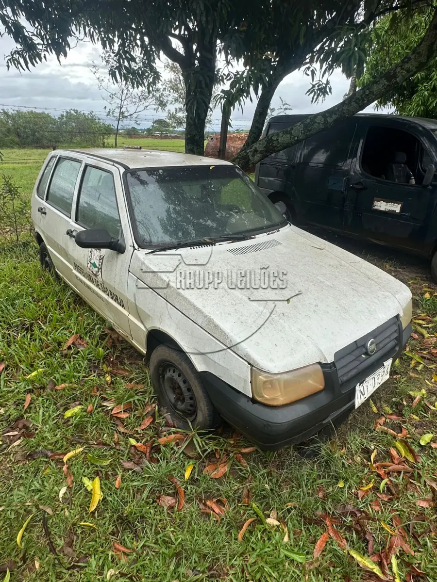 LOTE 006 - Veículo tipo automóvel marca Fiat, modelo Uno Mille Fire Flex, ano/modelo 2007/07