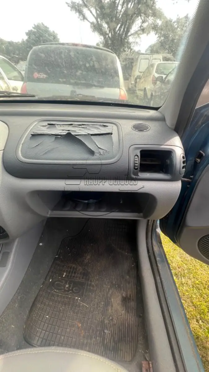 LOTE 008 - Um veículo marca RENAULT/CLIO RL 1.0,  ano/mod 1999/2000