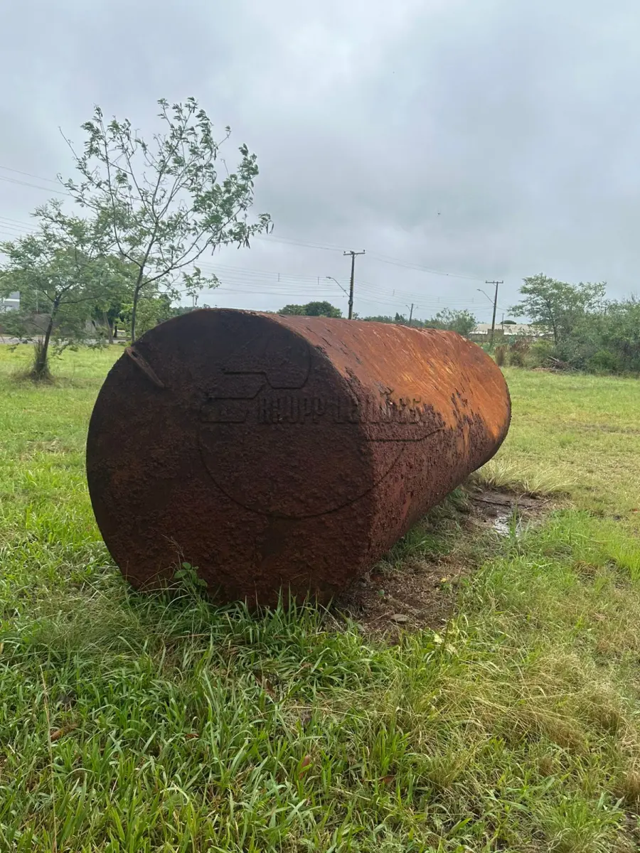 LOTE 027 - Um tonel usado com diesel