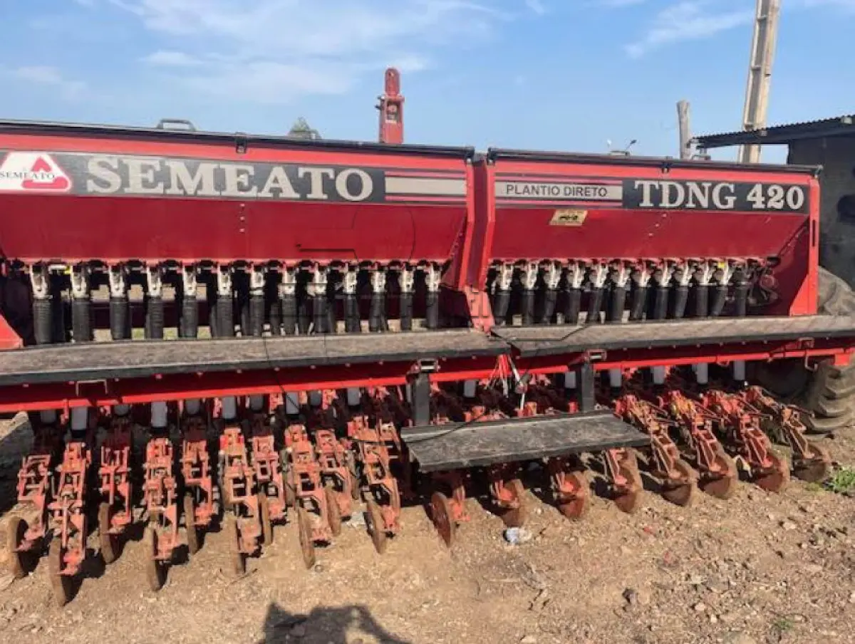 LOTE 001 - Plantadeira marca Semeato, modelo TDNG 420