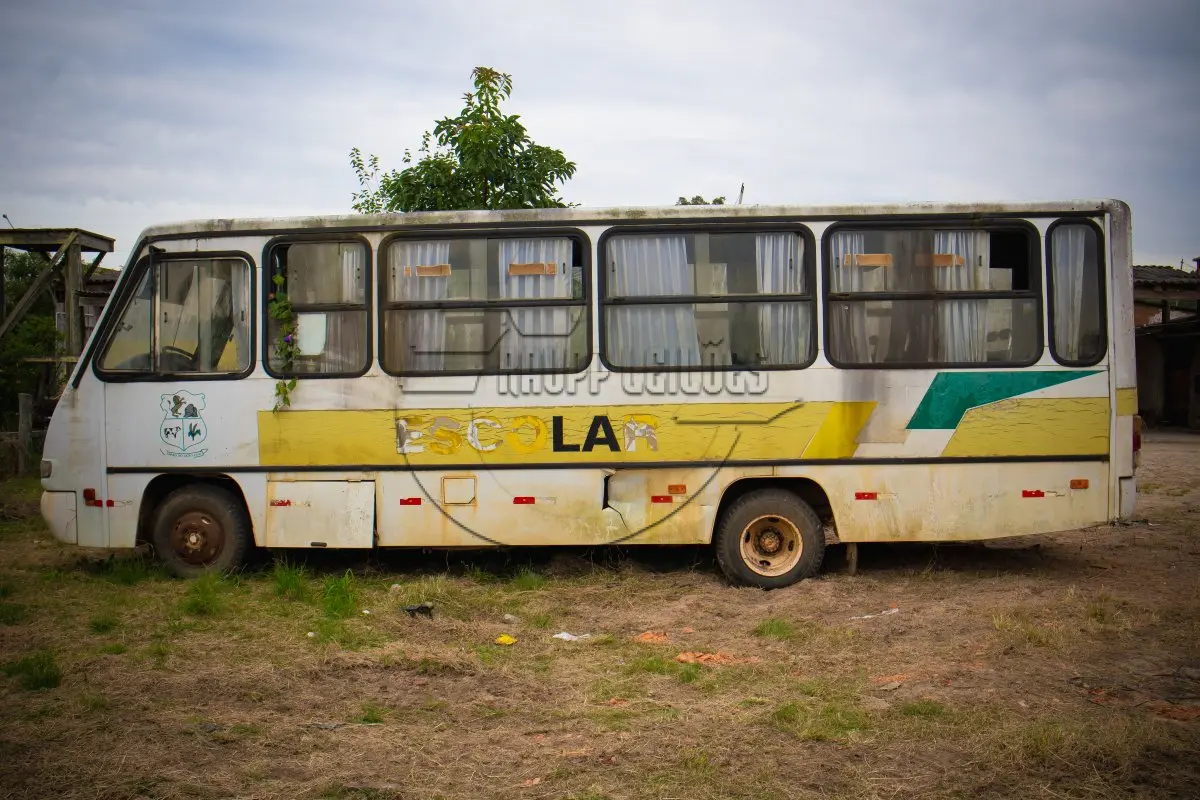 LOTE 020 - Ônibus escolar - sucata