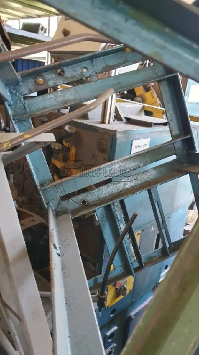 LOTE 009 - **Máquina de enrolar molas MEM 07, marca WAFIOS, modelo FS3