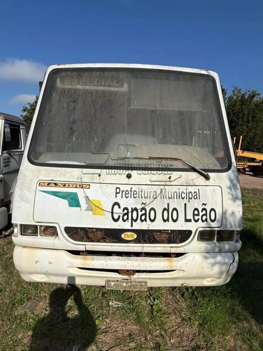 LOTE 020 - Ônibus escolar - sucata - S/ DIREITO À RODAGEM EM VIA PÚBLICA