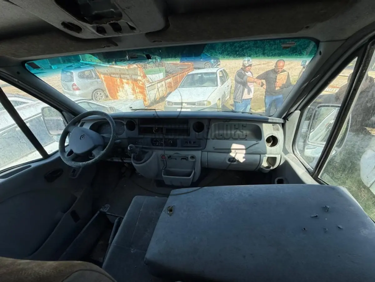 LOTE 011 - Veículo RENAULT MASTER EUROLAF P, ano/ mod 2012/2013