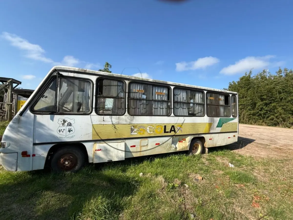 Foto de ÔNIBUS ESCOLAR - SUCATA - S/ DIREITO À RODAGEM EM VIA PÚBLICA