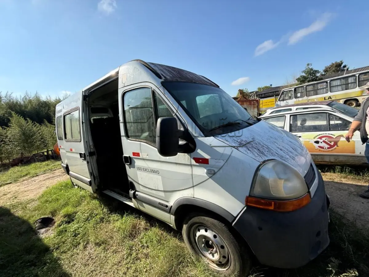 LOTE 011 - Veículo RENAULT MASTER EUROLAF P, ano/ mod 2012/2013