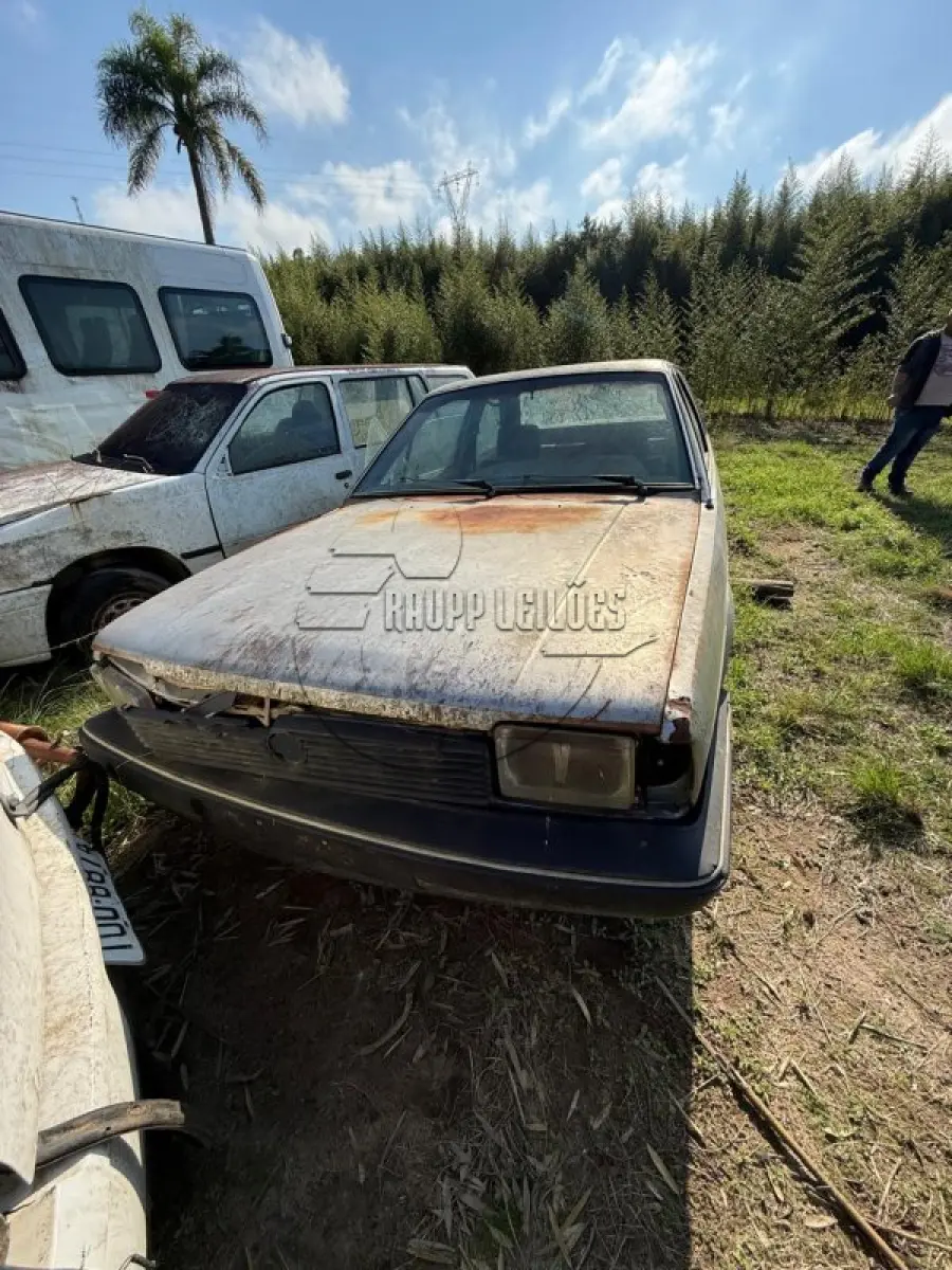 LOTE 013 - Veículo Volkswagen SANTANA CL, ano/mod 1988/1988