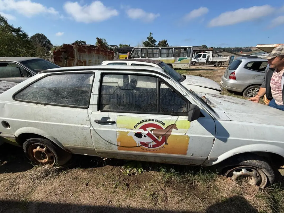 LOTE 014 - Veículo Volkswagen Gol CL, ano/mod 1993/1993