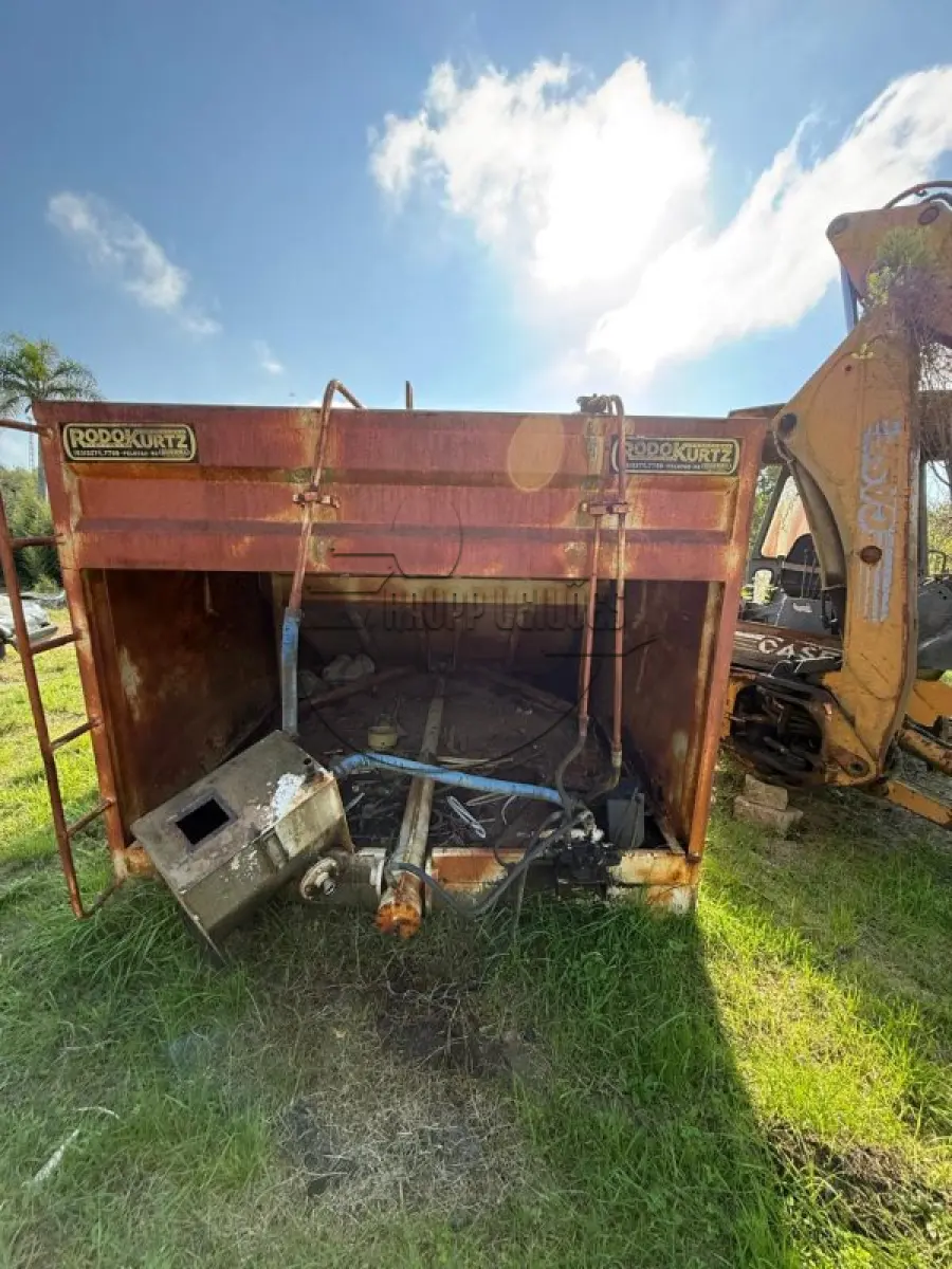 LOTE 022 - Caçamba - sucata