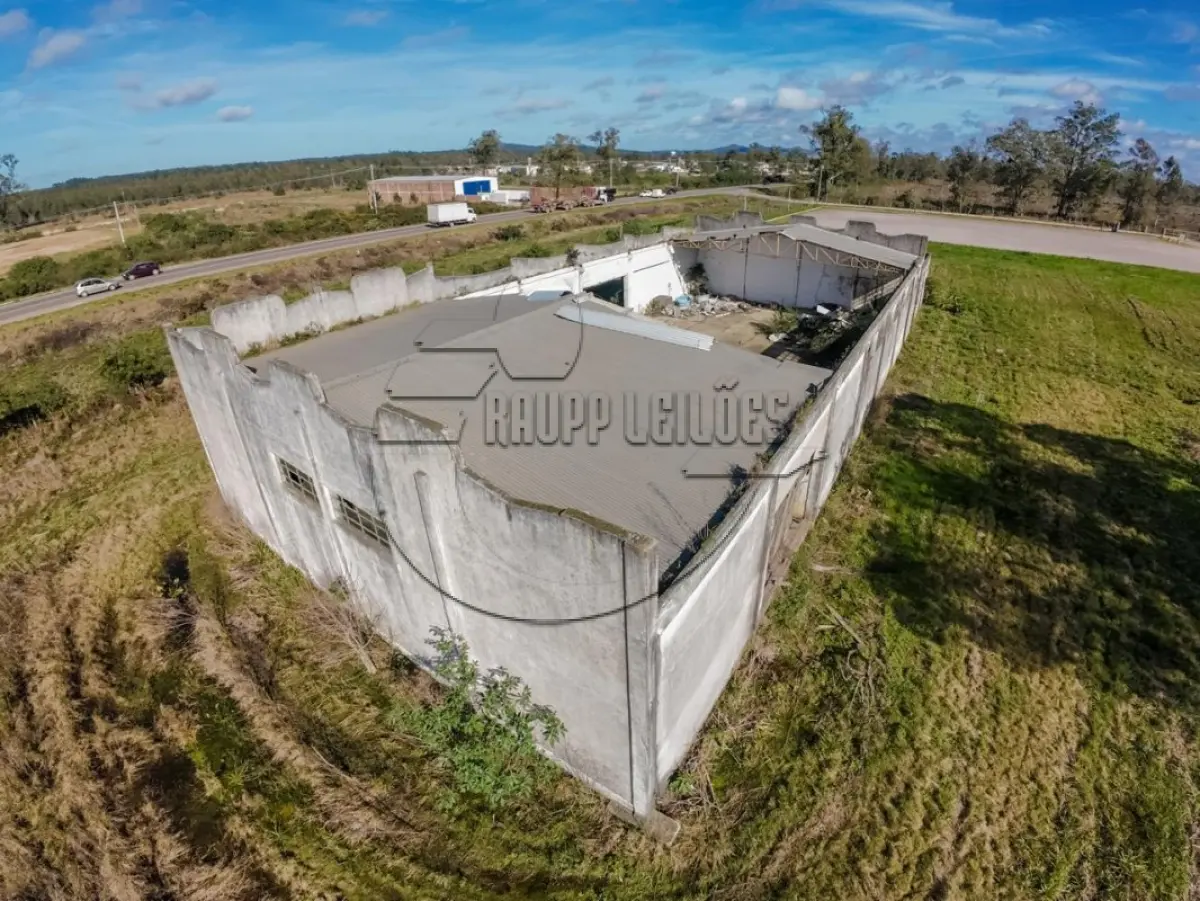 LOTE 001 - (CAPÃO DO LEÃO/RS) Área de terras de 9.000,00m², c/ benfeitorias, na BR-293