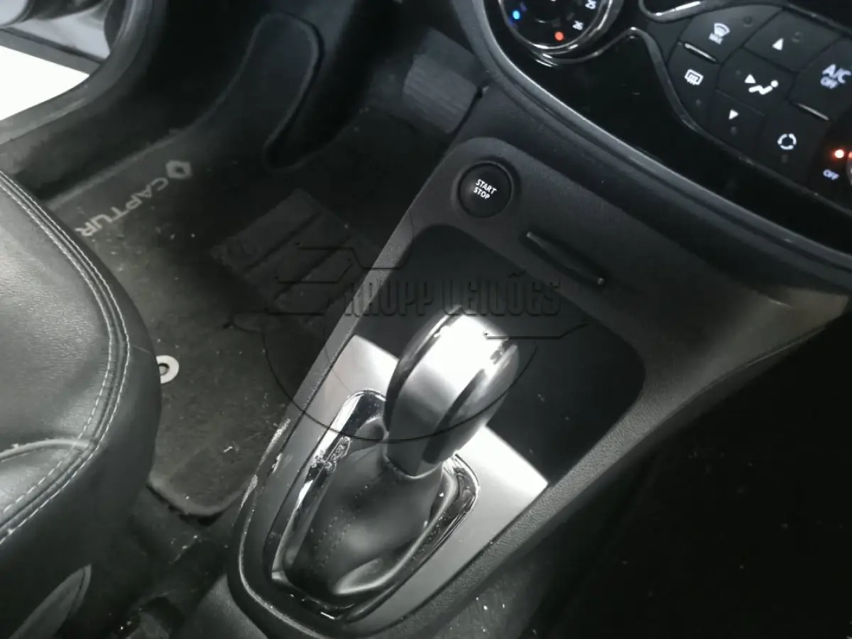 LOTE 001 - Um veículo RENAULT/CAPTUR 16 BOSE, ano/mod 2020/2021
