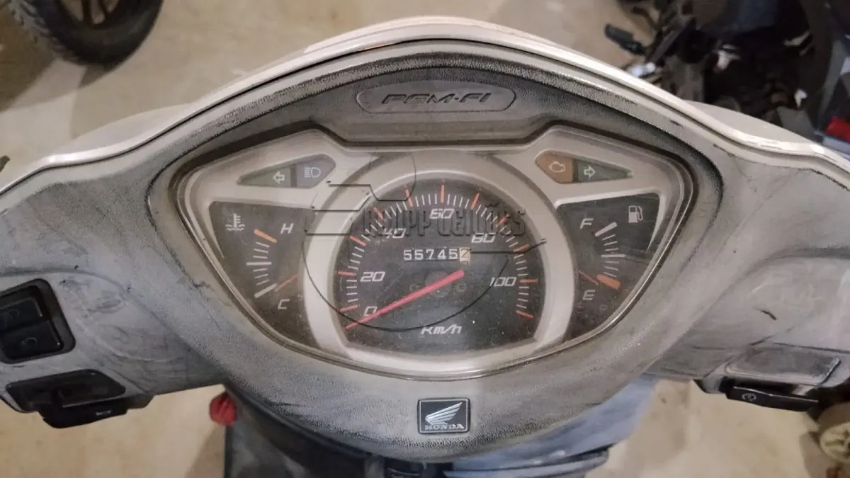 LOTE 017 - Uma motocicleta Honda/Lead 110, ano/mod. 2009/2010