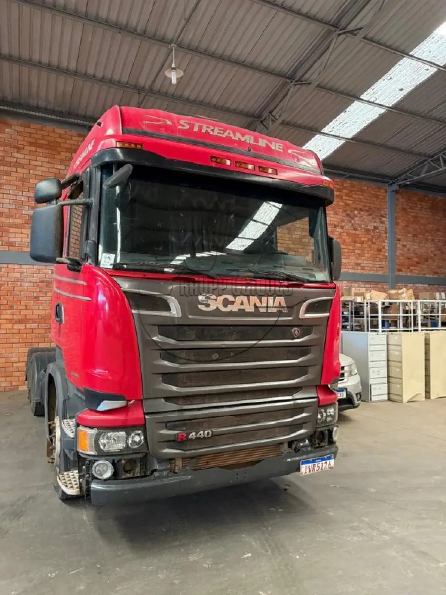LOTE 001 - Caminhão SCANIA R 440 A6X2, ano/mod. 2014