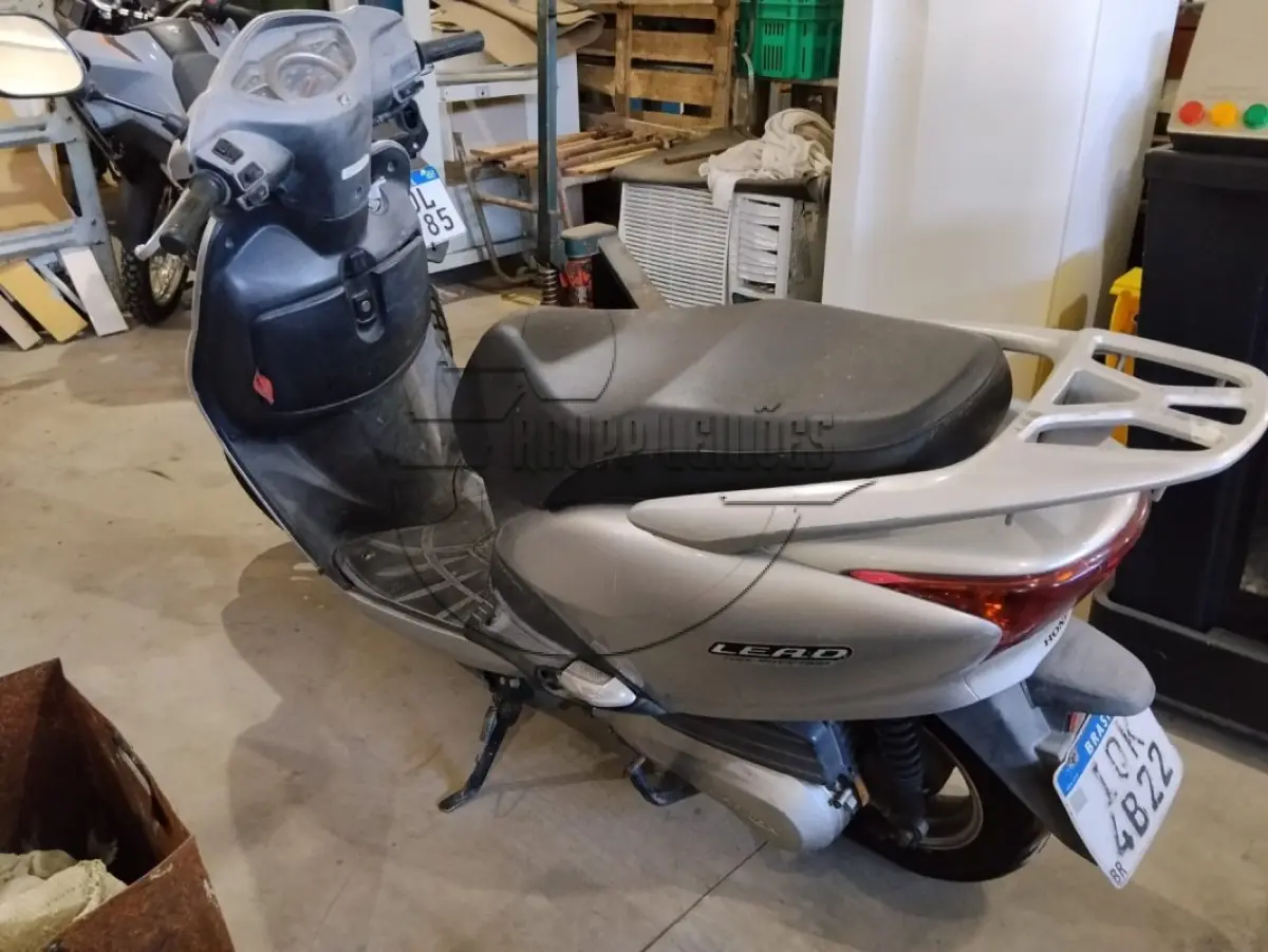 LOTE 017 - Uma motocicleta Honda/Lead 110, ano/mod. 2009/2010
