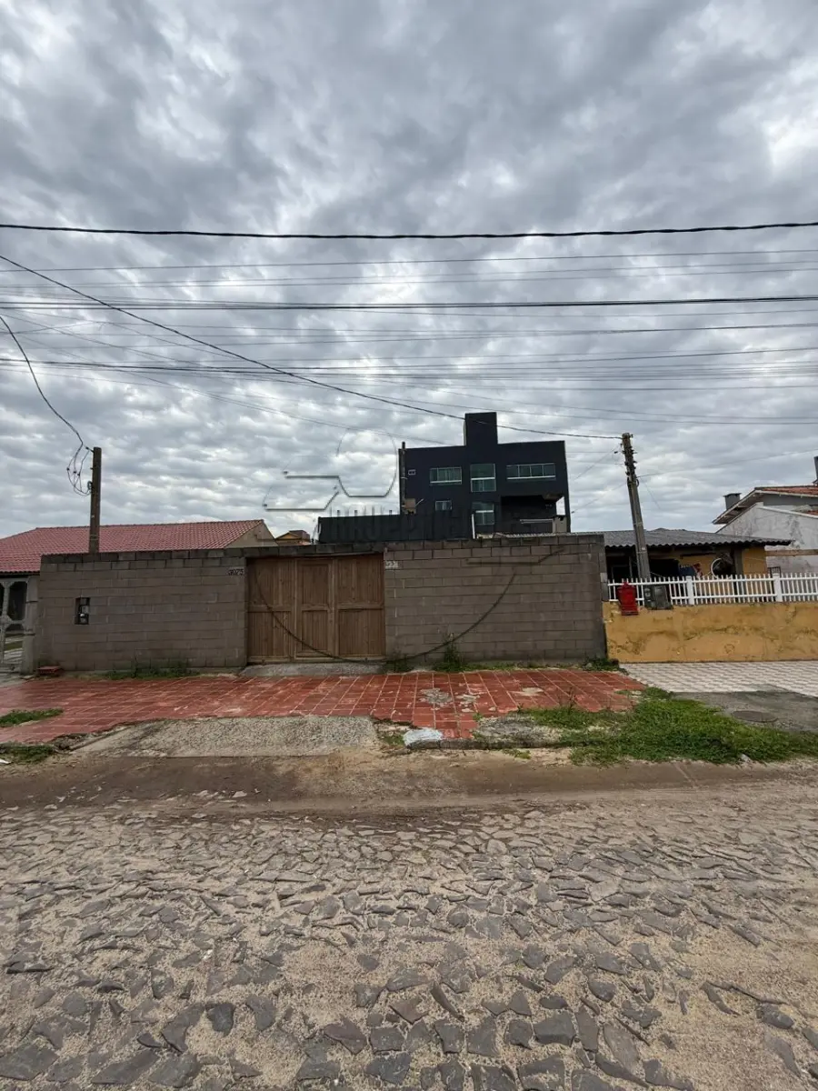 LOTE 009 - (CIDREIRA/RS) Um prédio de alvenaria