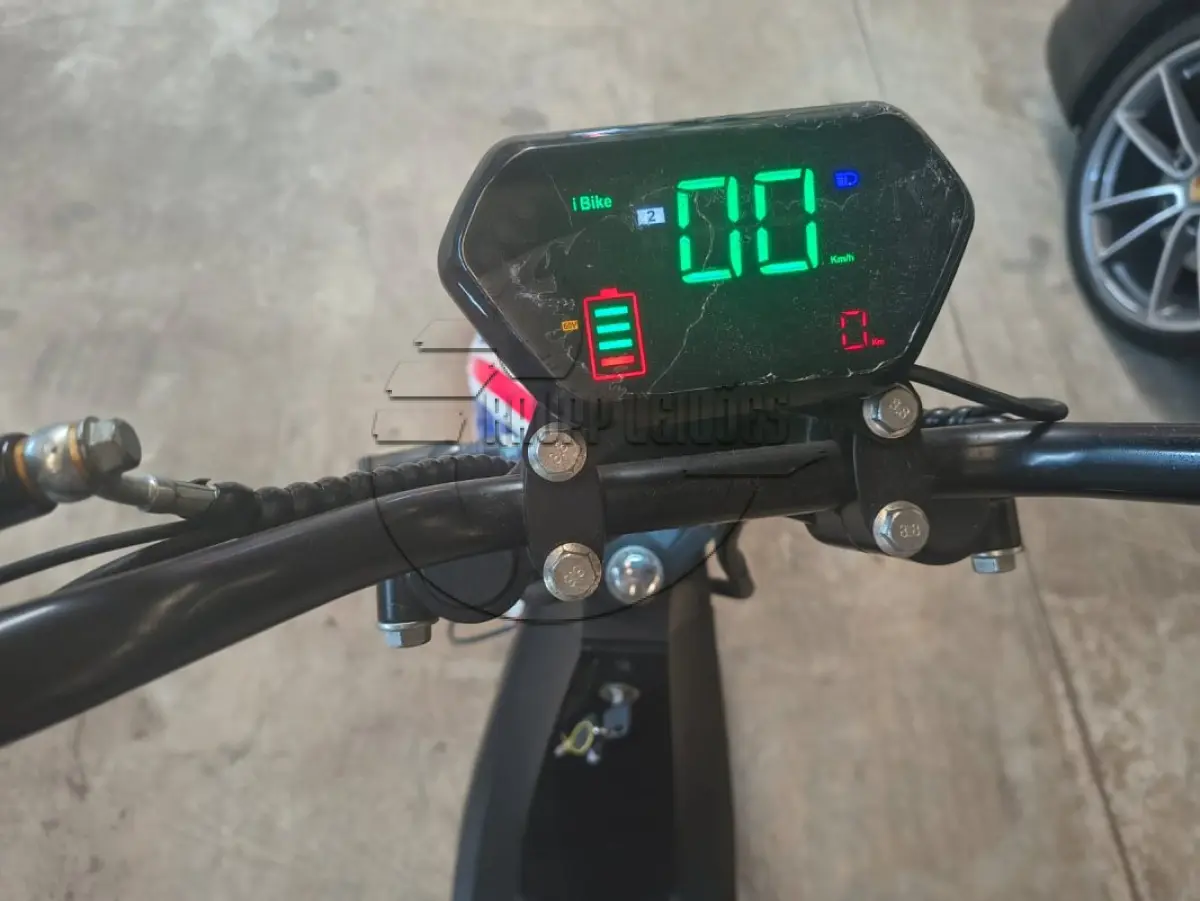 LOTE 003 - Duas motos elétricas