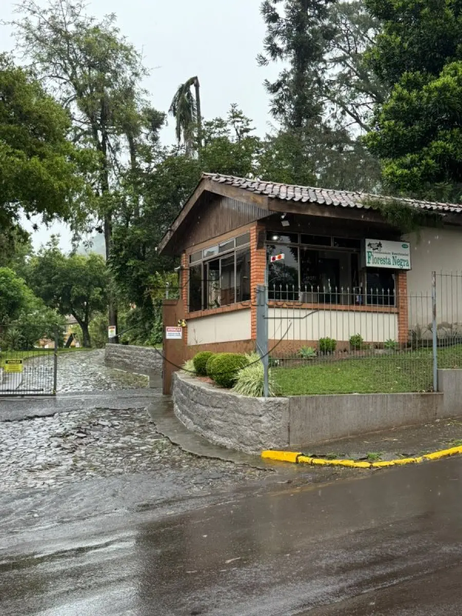 LOTE 003 - 02ª DATA | (MONTENEGRO/RS) O apto 104 do Edifício Tarumã do Conj. Resid. Floresta Negra, c/ 71,16m², no Bairro Santo Antônio